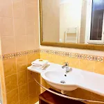 Oscar Hotel 2*